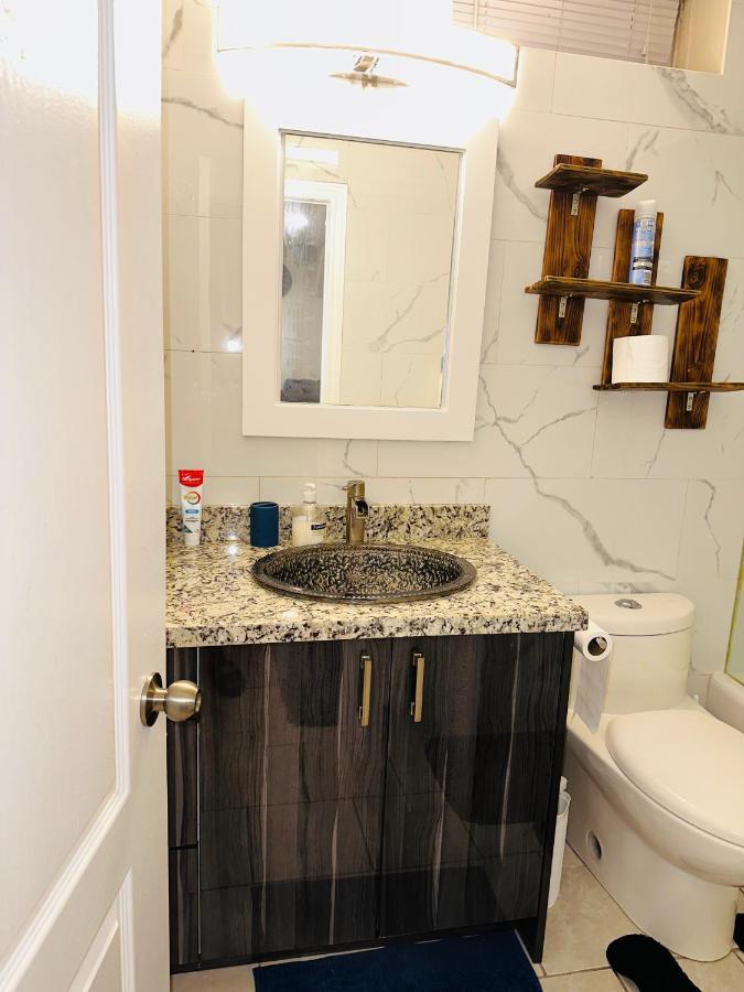 Deluxe Double Room Ii- Hazel Stays Mississauga Zewnętrze zdjęcie